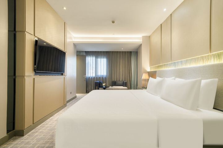 Room 16 of 53