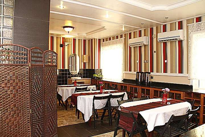 Dining 12 of 16