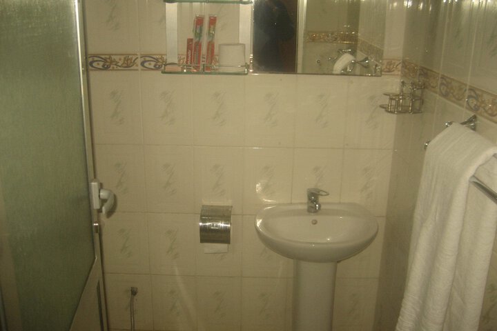 Room 33 of 64