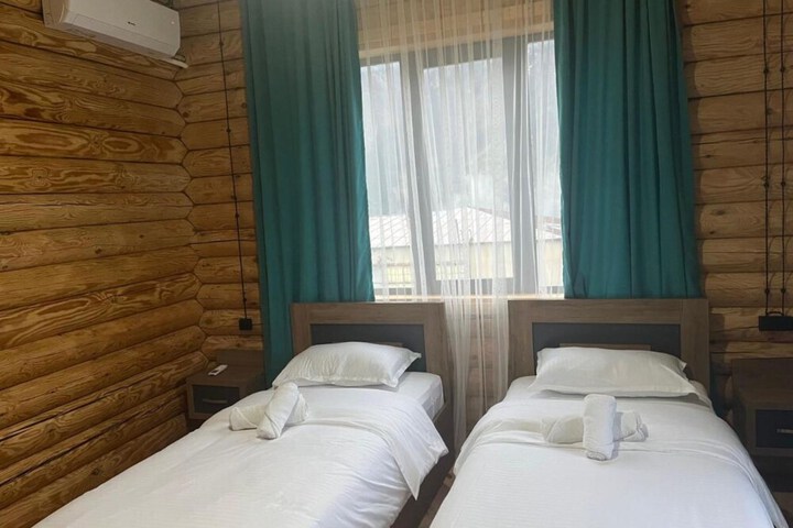 Room 5 of 18
