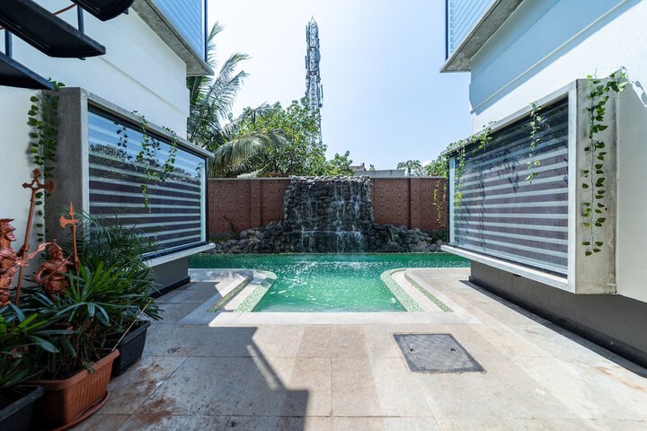 Pool 22 of 35