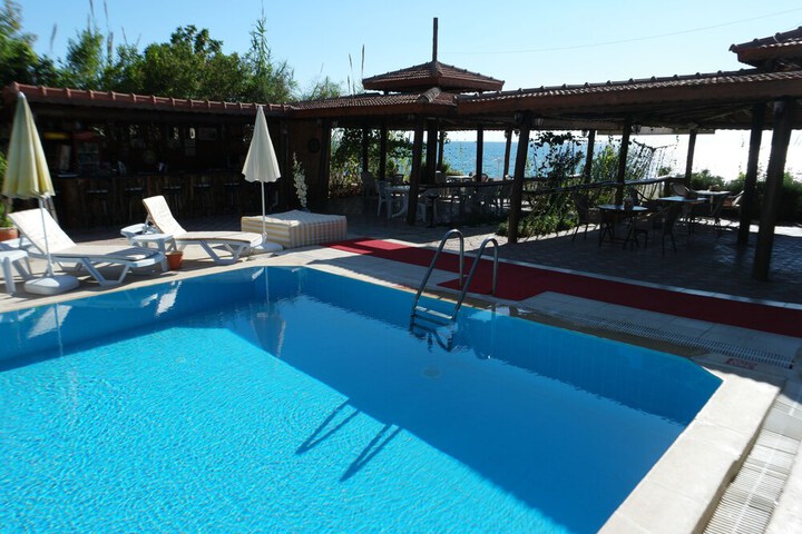 Pool 12 of 23