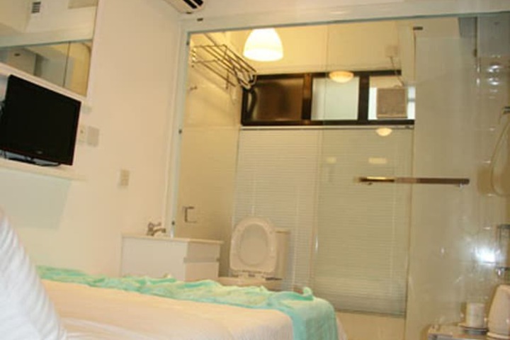 Room 6 of 48