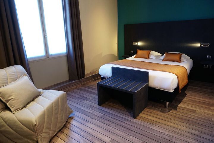 Room 10 of 66