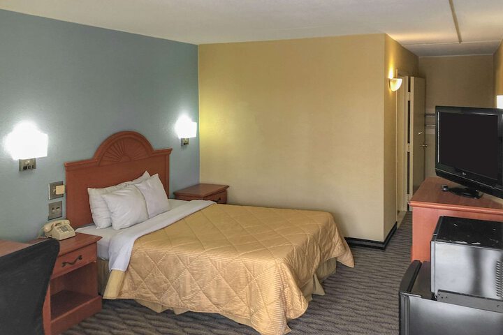 1 Double Bed Accessible (12 of 20)