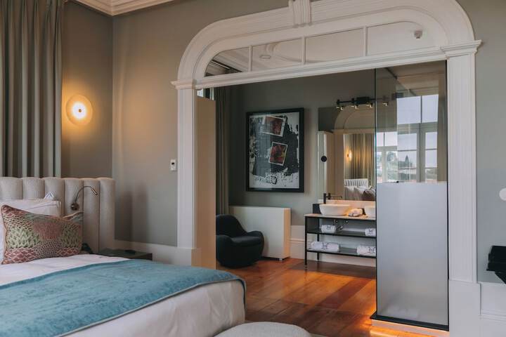 Room 73 of 147
