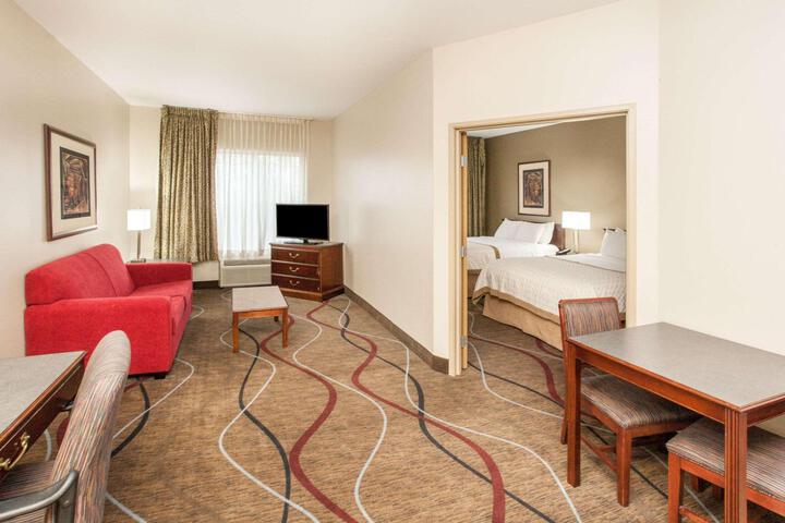 2 Queen Beds (9 of 10)