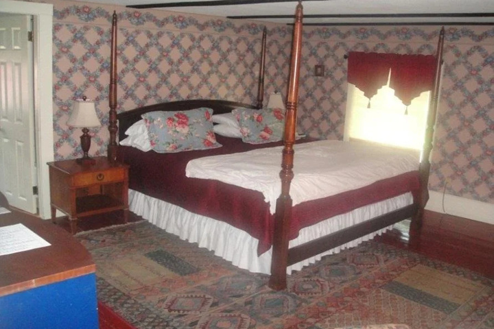 Room 6 of 6