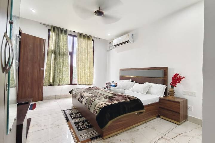 Room 4 of 23