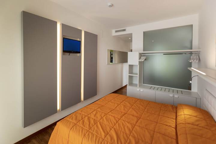 Room 10 of 34