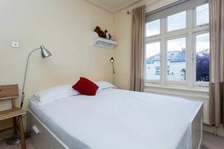 Room 7 of 18