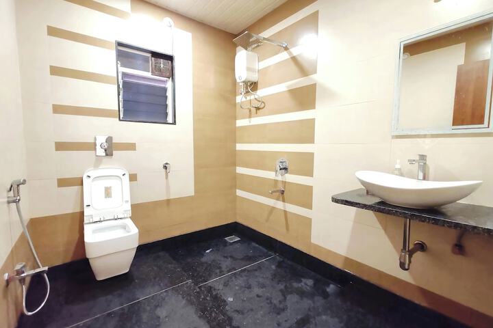 Room 5 of 6