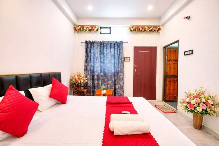 Room 2 of 10