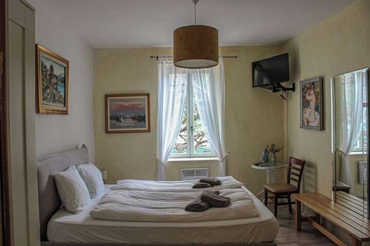Room 8 of 36
