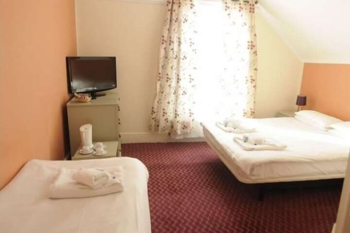 Room 5 of 18