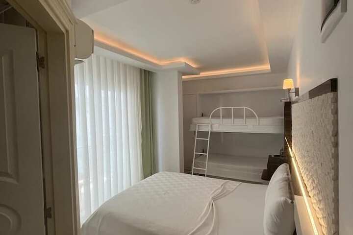 Room 7 of 68