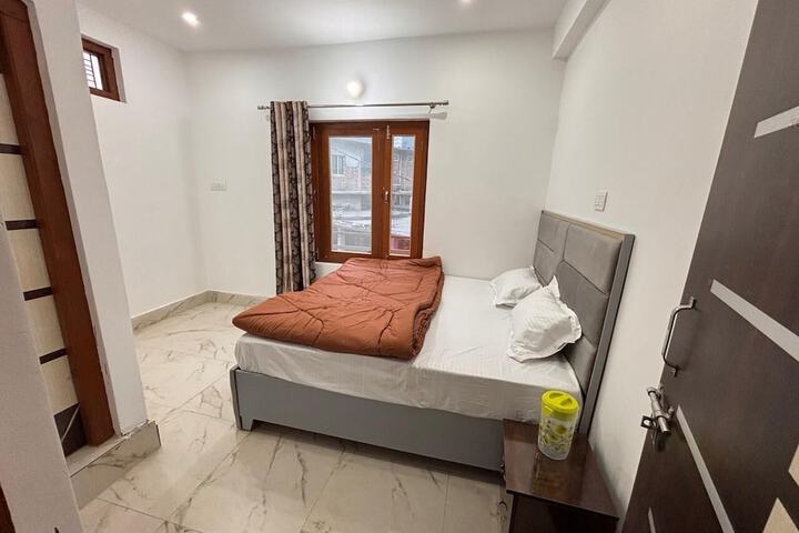 Room 9 of 23