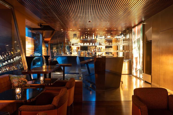 Lounge 36 of 42