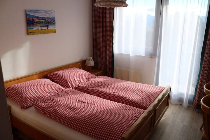 Room 9 of 28
