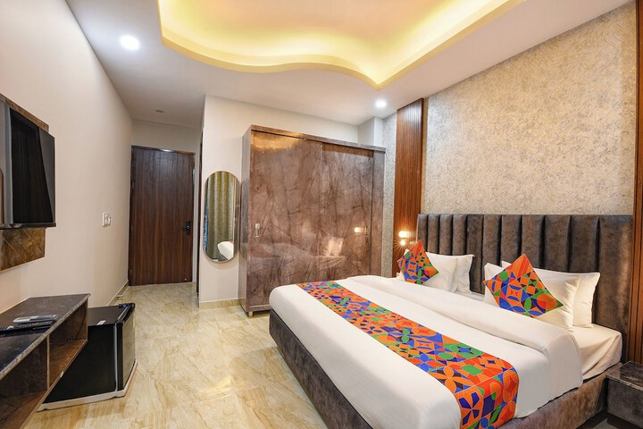 Room 27 of 36