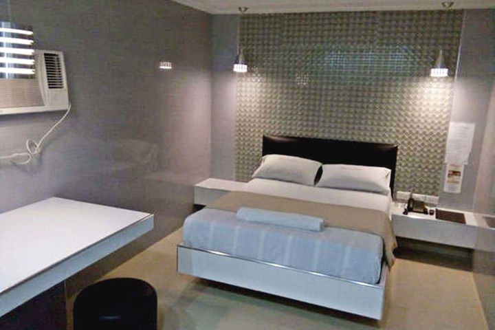 Room 3 of 26