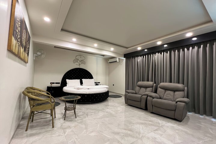 Room 3 of 35