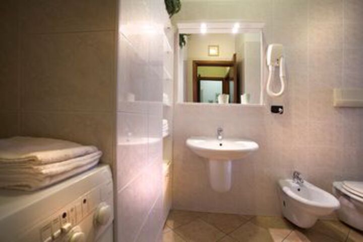 Room 2 of 7