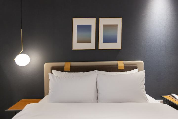 Room 6 of 33