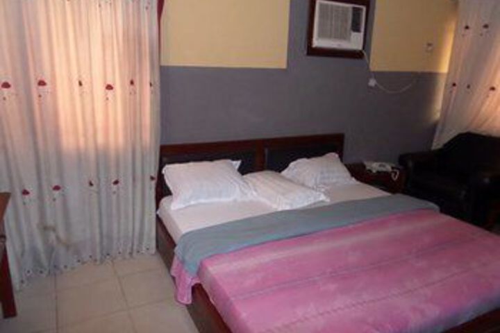 Room 4 of 20