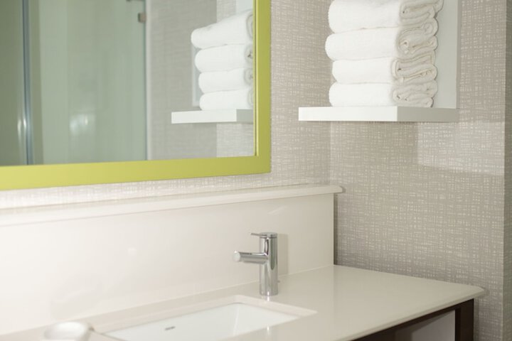1 King Mobility Accessible with Tub (5 of 19)