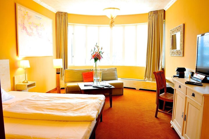 Room 6 of 34