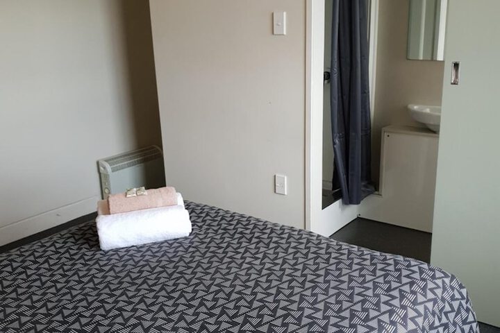 Room 13 of 40