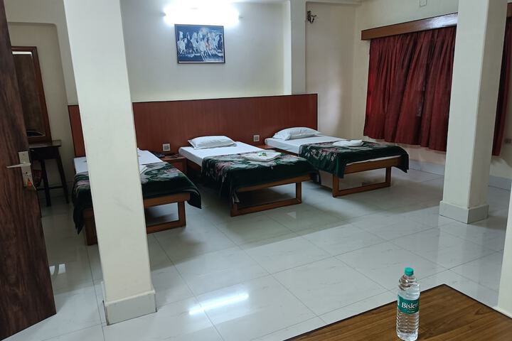 Room 14 of 37