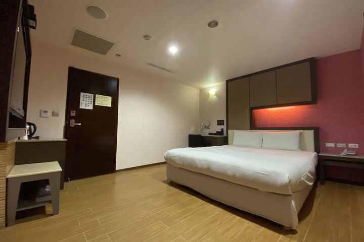 Room 4 of 48