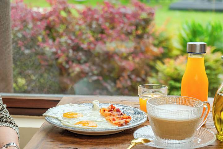 Breakfast/Coffee Service 85 of 122