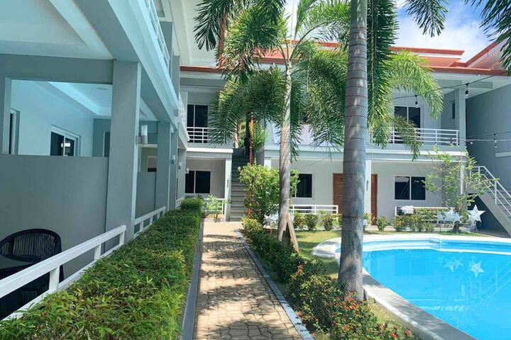 Hotel 44 of 64