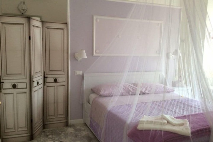 Room 6 of 24