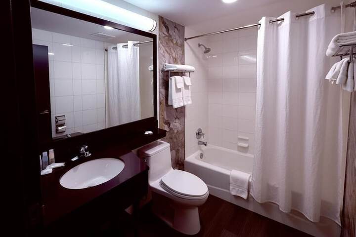 Room 10 of 16