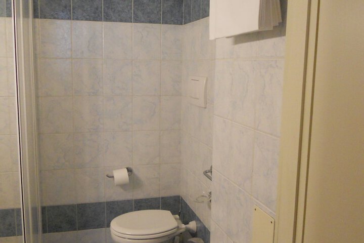 Room 49 of 66