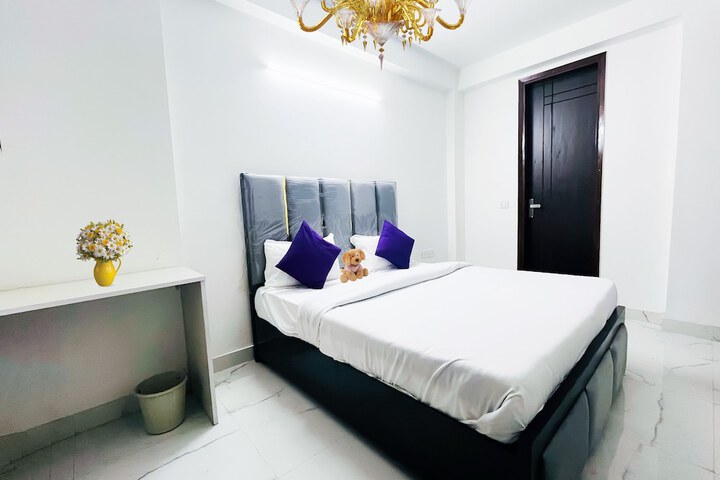 Room 3 of 7