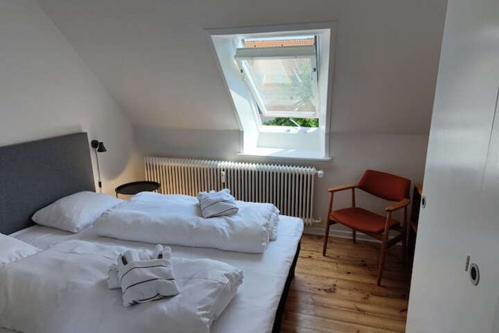 Room 2 of 11