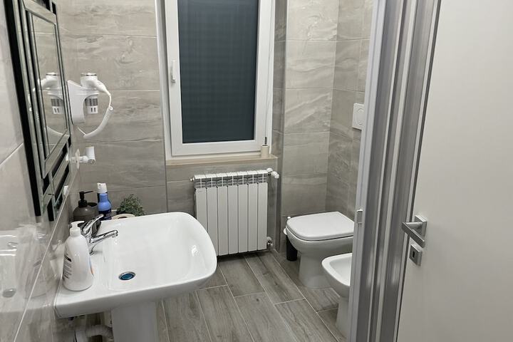 Room 5 of 11