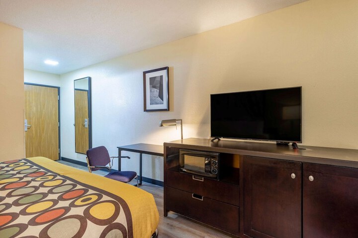 1 Queen Bed Mobility Accessible (2 of 8)