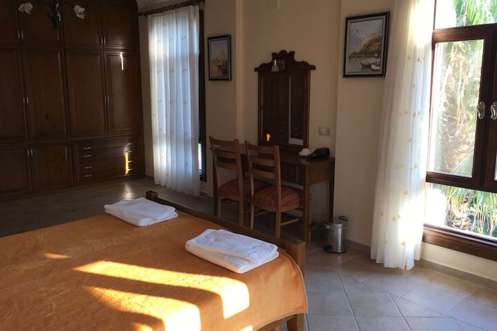 Room 18 of 117