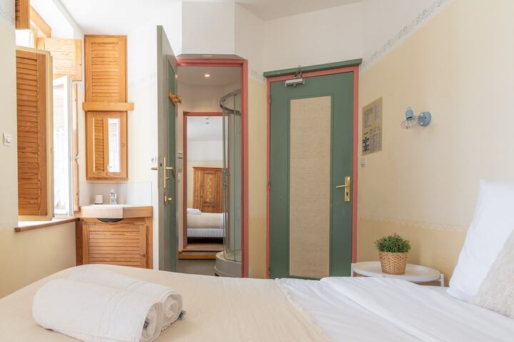Room 25 of 59