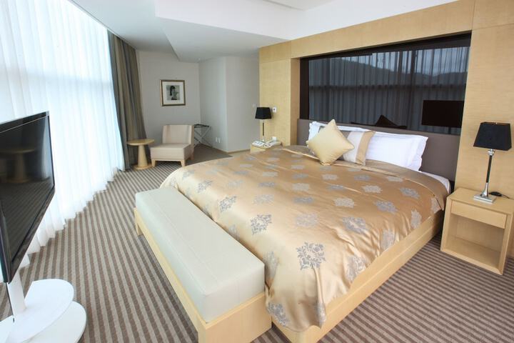 Room 13 of 54