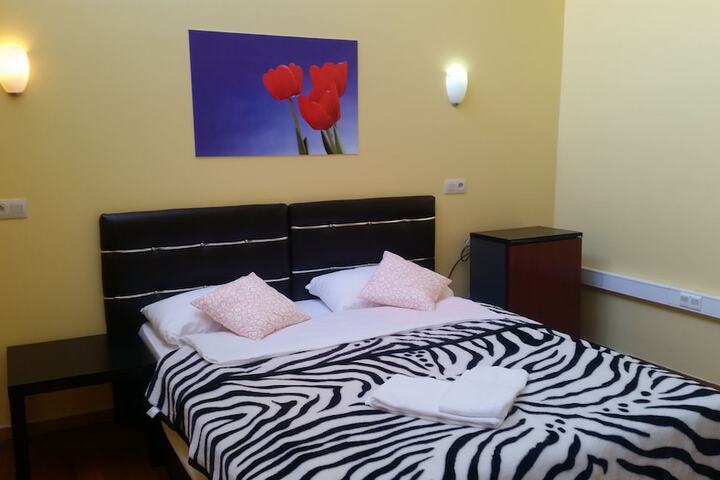 Room 16 of 34