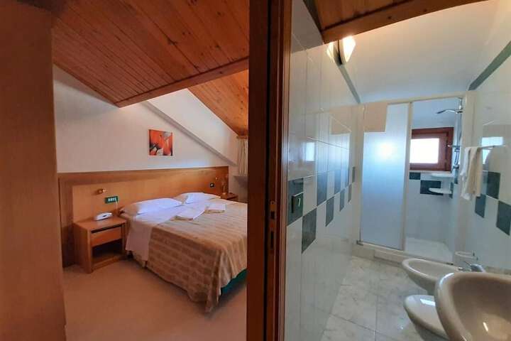 Room 9 of 61
