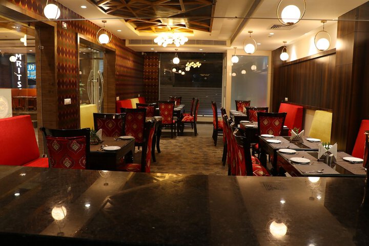 Dining 40 of 53