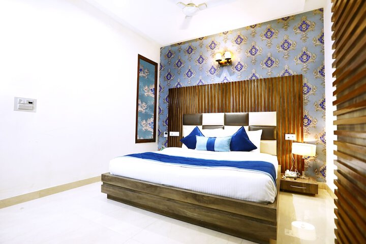 Room 28 of 53